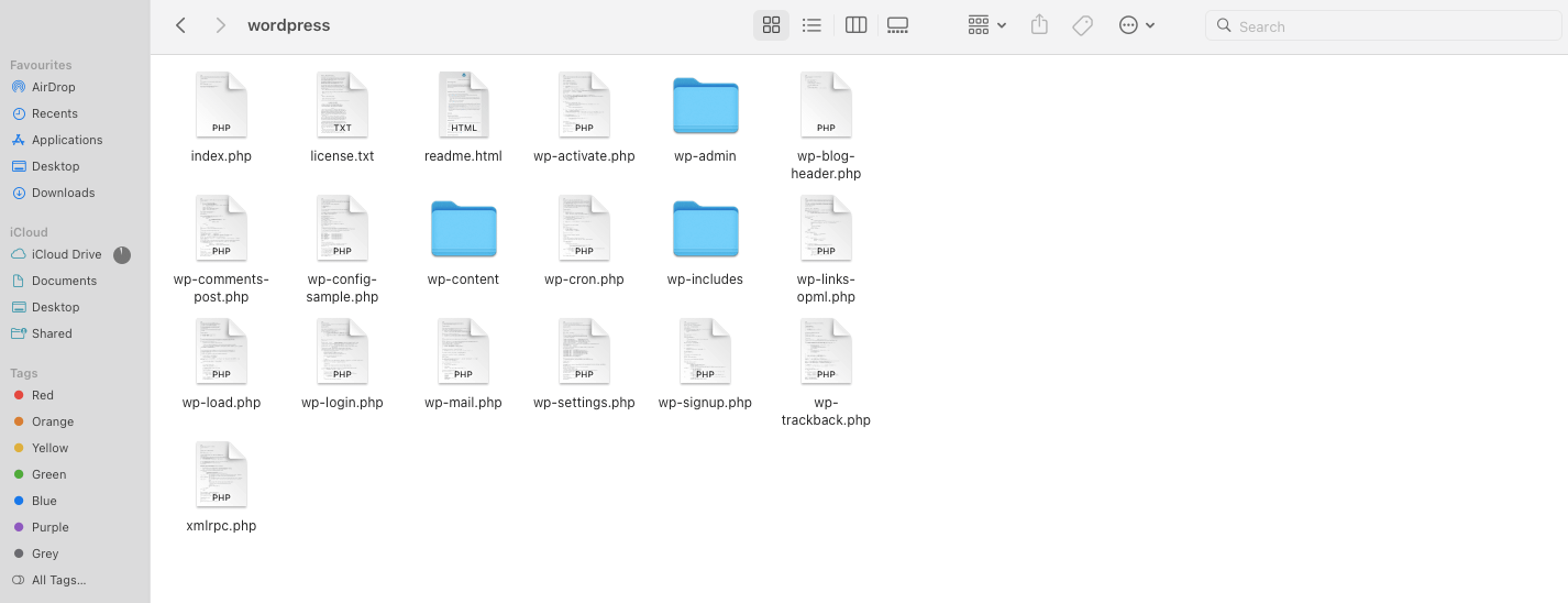 فایل های نصب وردپرس دانلود شده را باز کنید.